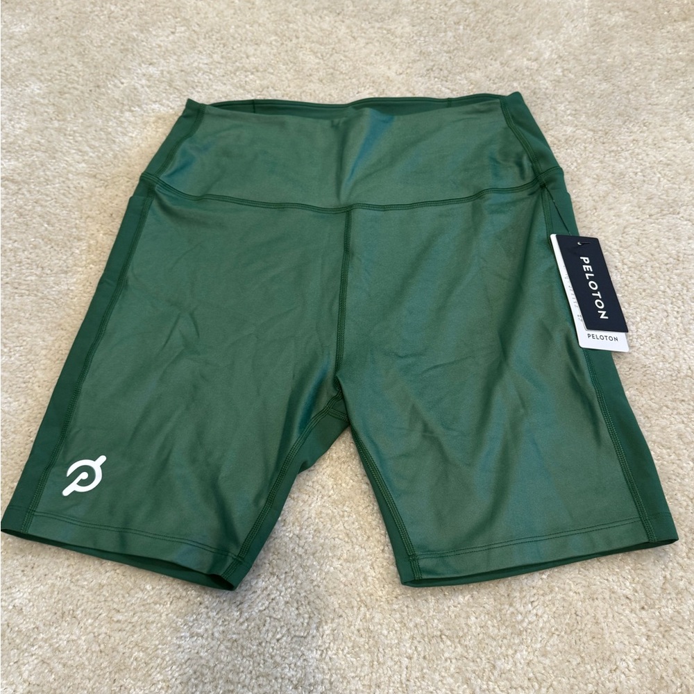 NWT Peloton Cadent Bike Short green with pockets size large